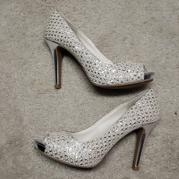 Shoes - Picture 3 of 5